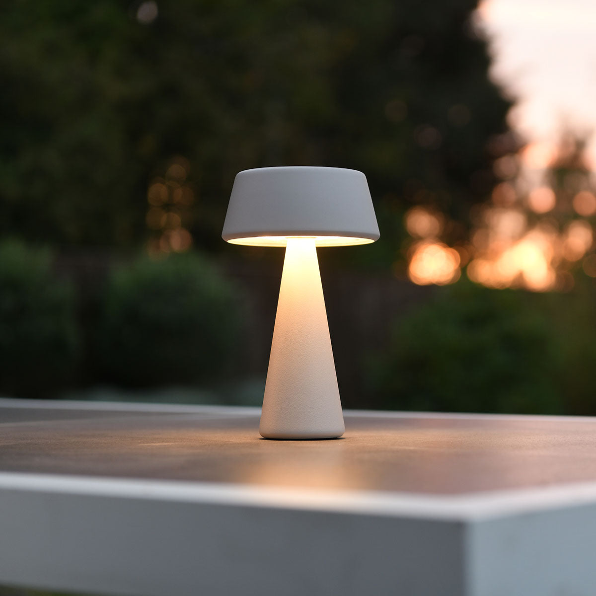B Lamp